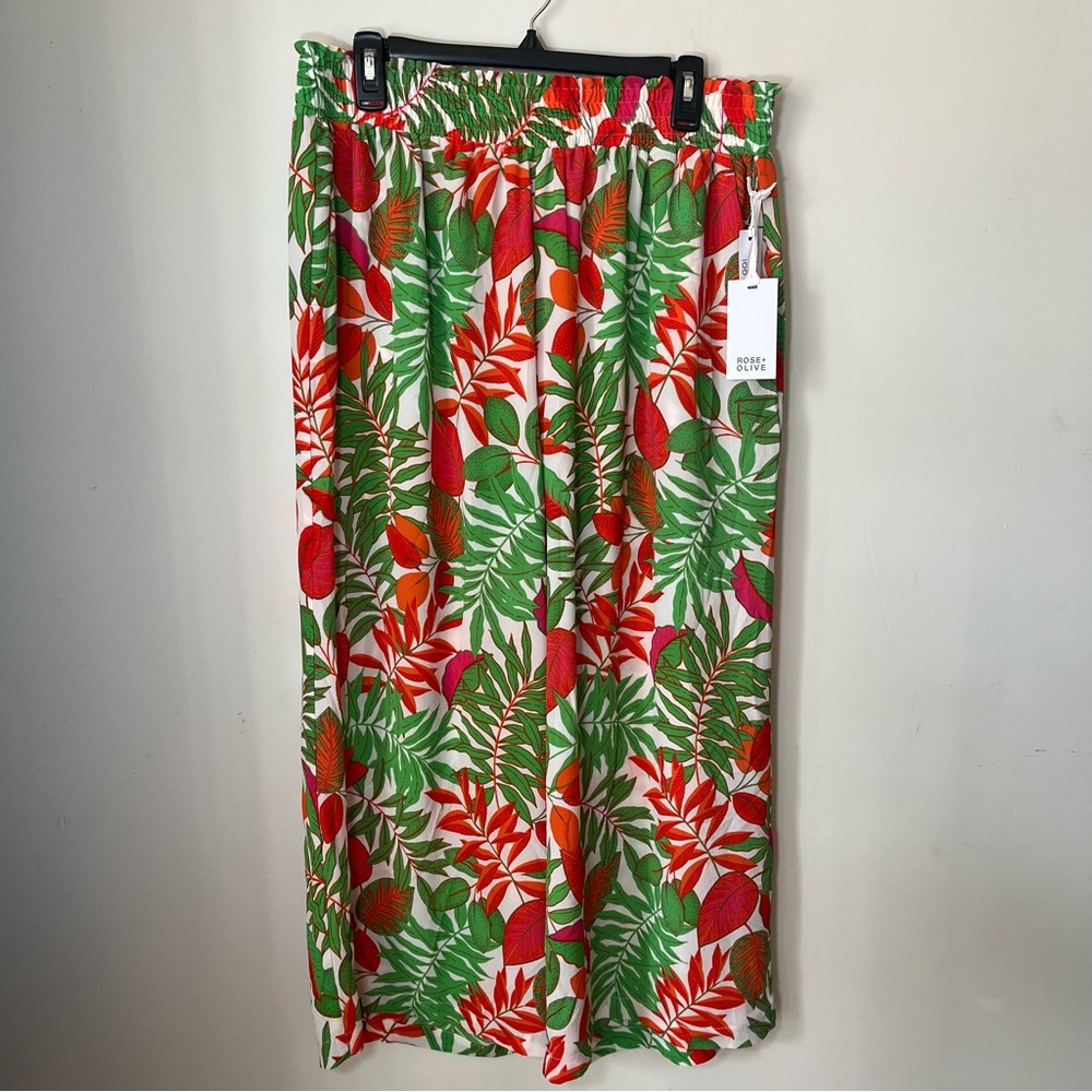 Rose & Olive  Floral Red and Green Wise leg Resort Wear Size XL NWT